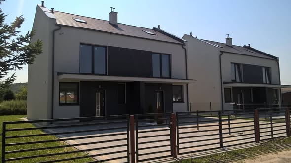 Dwa budynki dwulokalowe - zdjęcie 2