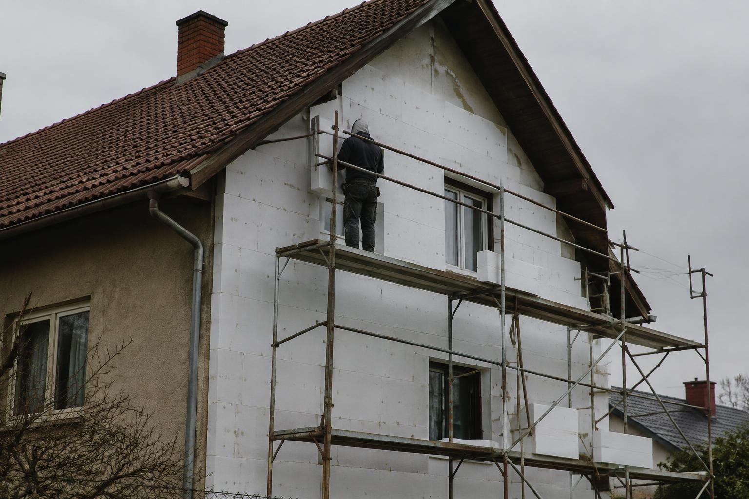 Ocieplanie elewacji starszego domu jednorodzinnego